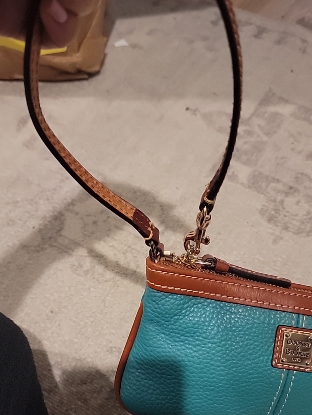 Dooney & Bourke Teal Pebbled Leather Wristlet with Brown Trim ~ New With Tags - Picture 16 of 16